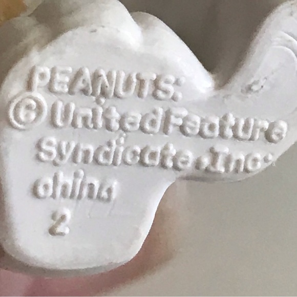 PEANUTS SNOOPY with An Easter Basket & Holding A Pink Egg - Collectible - VTG - Picture 10 of 12